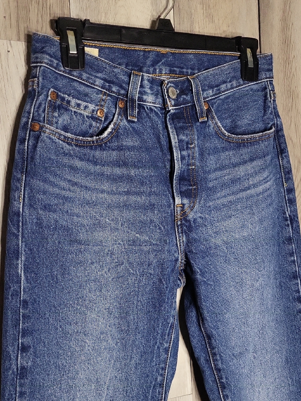 Levi's 501 Jeans W26 L32 Button Fly High Rise Straight Leg Medium Wash Unisex - Picture 4 of 11